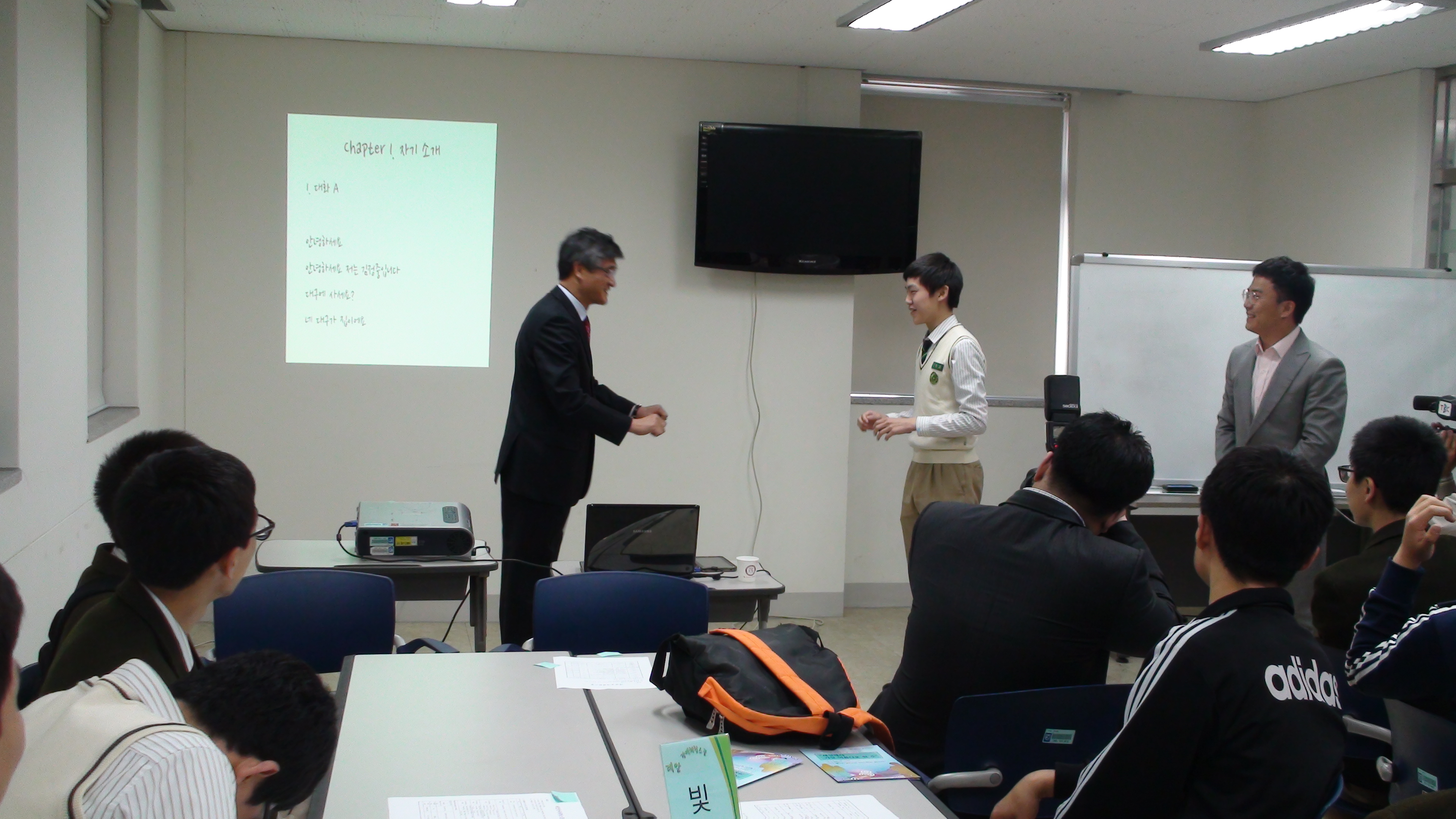 2012학년도 장애인의 날 행사 청각장애 체험(총장 & 고등학생)